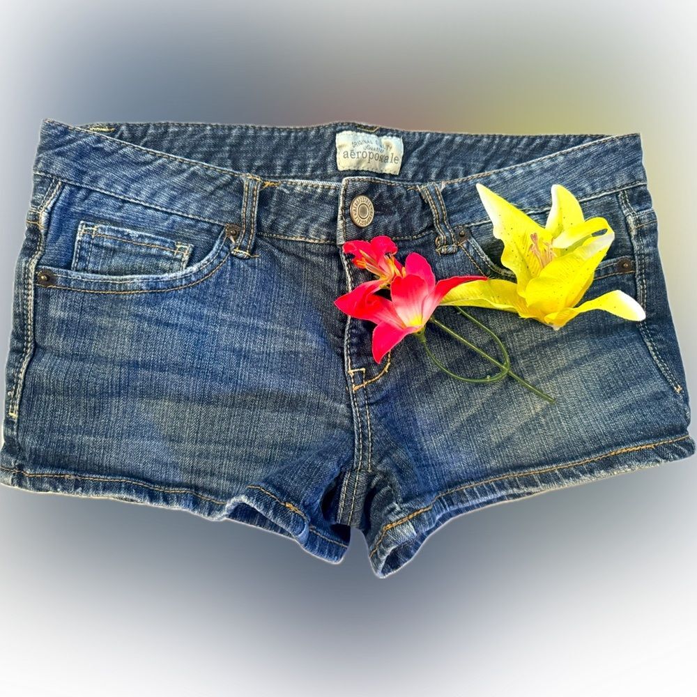 Super cute & fun Aeropostale denim shorts!